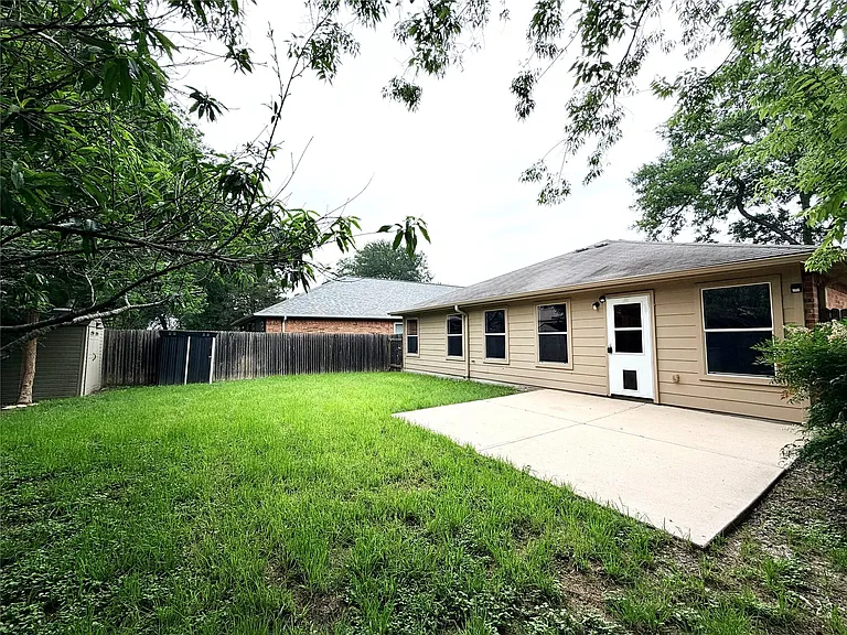5216 English Glade Dr — Photo 13
