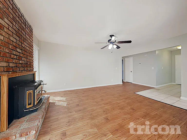 1921 Teresa Ln — Photo 5