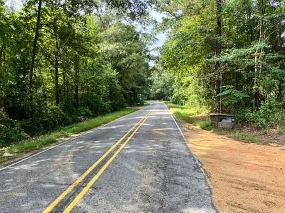 Exterior Neighborhood (street photo)