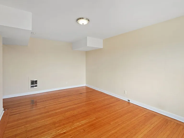 87-93 Lupine Ave #463R — Photo 4