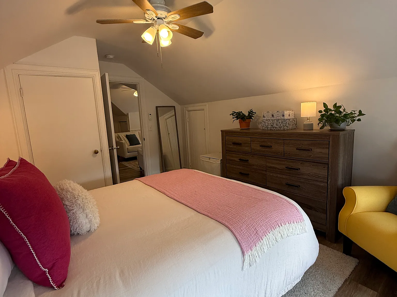 2 bed, 650 sqft, $1,950 — Photo 3