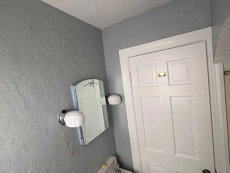 2511 W Downs Cir — Photo 15