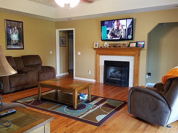 4th image of 678 Big Oak Dr