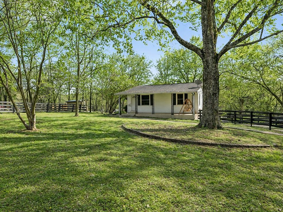 19th image of 2635 York Rd