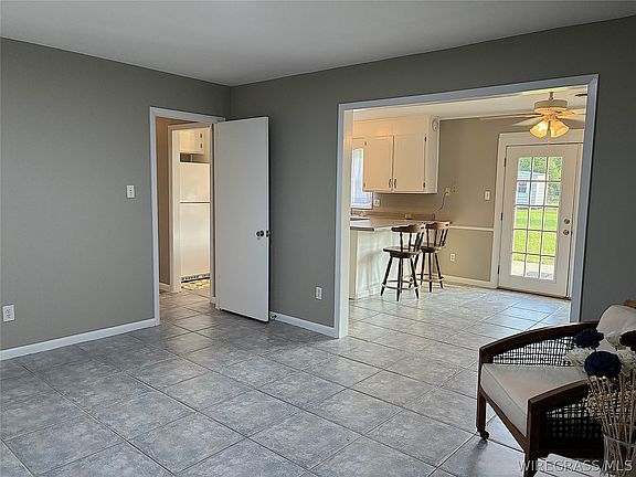 5th image of 221 Plaza Dr