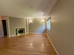 27 Crows Nest Ln, Danbury, CT 06810