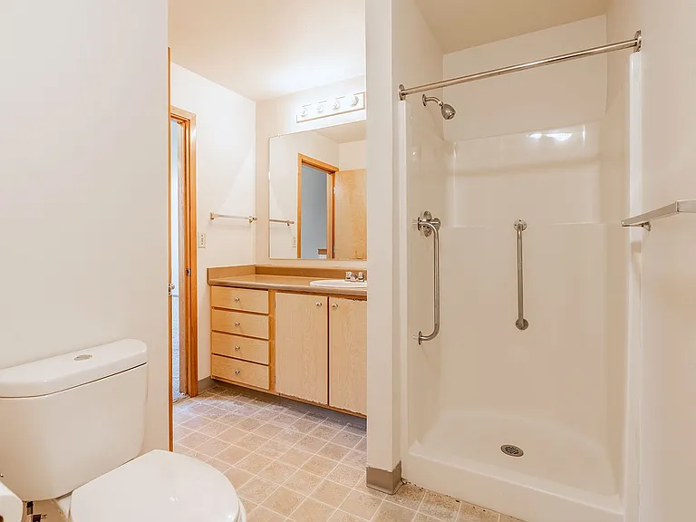 INCOME RESTRICTED Affordable Apartments in Hazelwood! — Photo 40