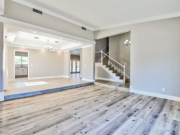 5th image of 3012 W Oakey Blvd