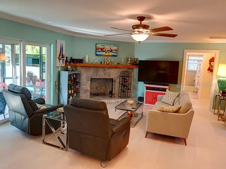 323 Dolphin Pkwy — Photo 10