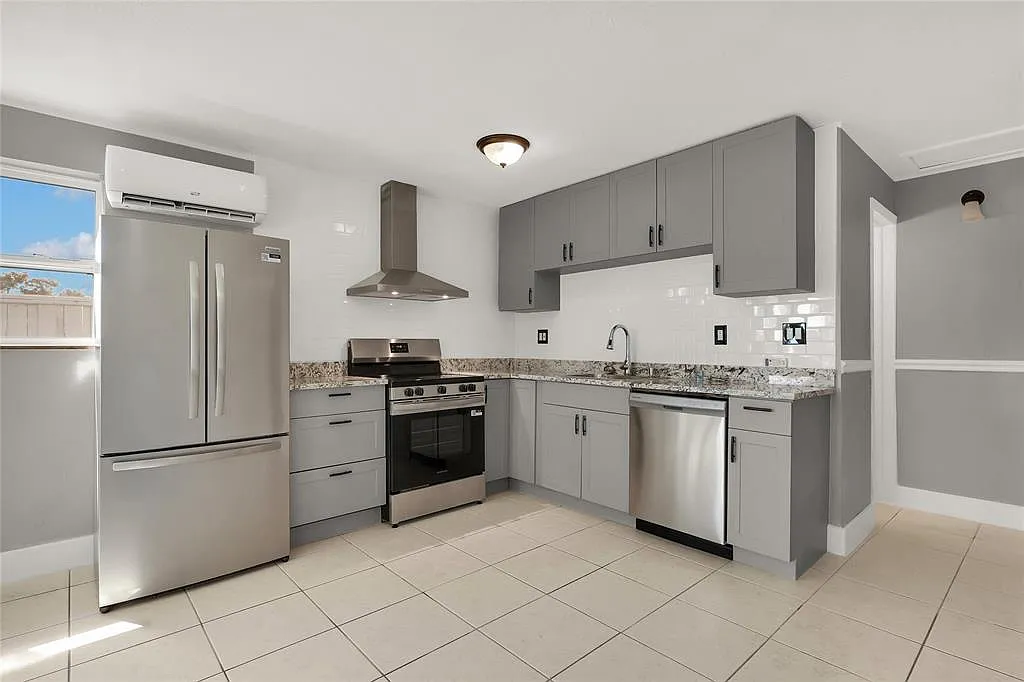Studio, 500 sqft, $1,899 — Photo 4