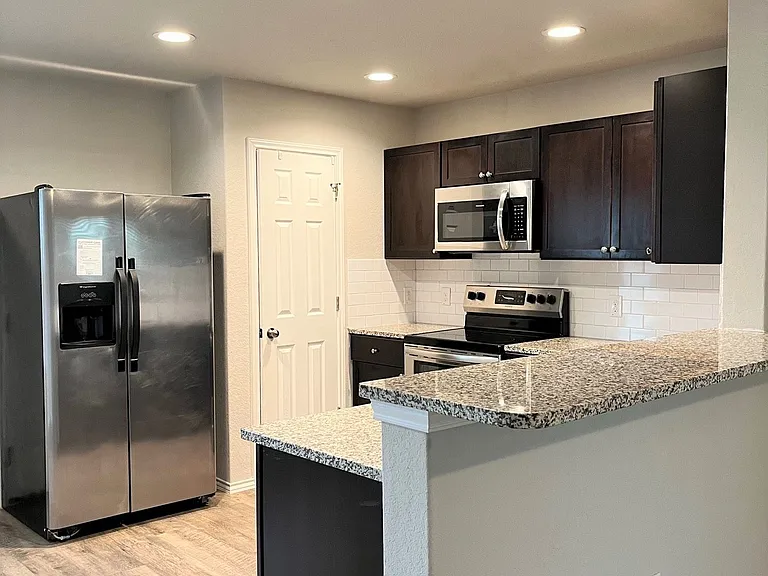 7515 Crestway Rdg — Photo 5