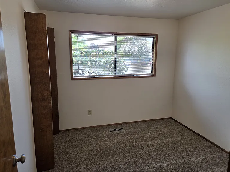2192 Moraga Ave SE — Photo 9