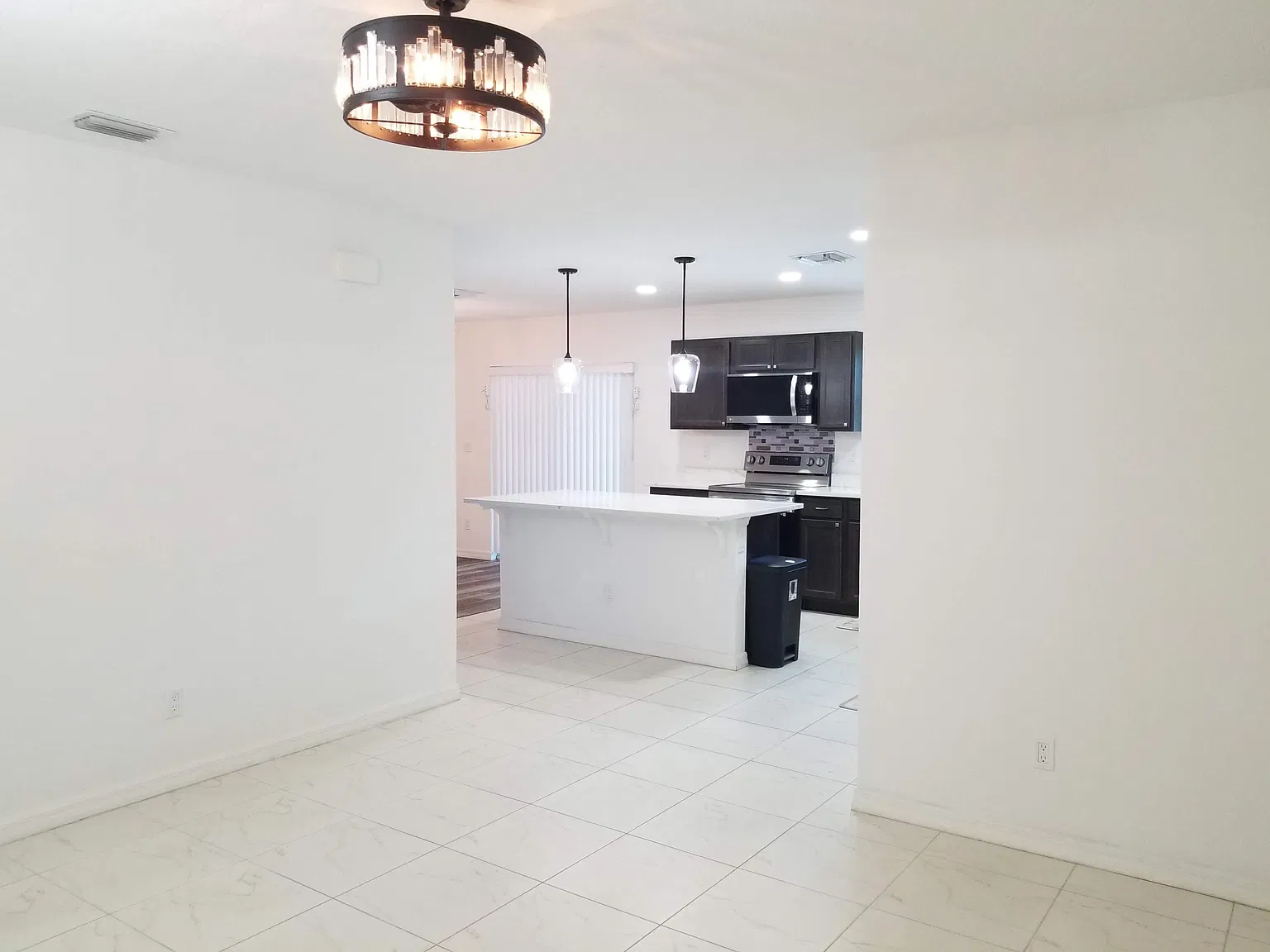 4 bed, 2.0 bath, 1456 sqft, $2,700 — Photo 4