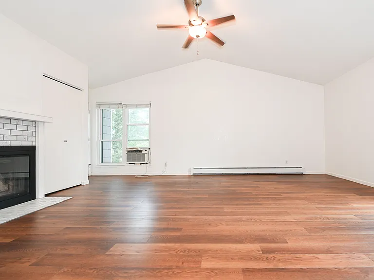 Third floor with lots of space!