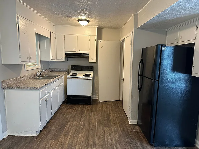 4053 Log Cabin Dr #B-3 — Photo 3