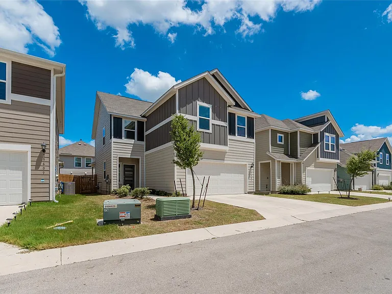 15607 Ellinger Dr — Photo 2