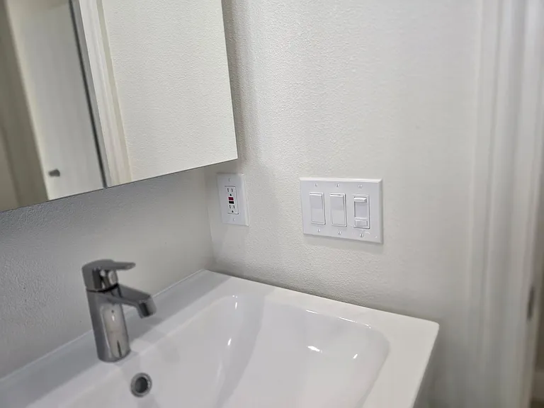 730 E 17th St #7 — Photo 17