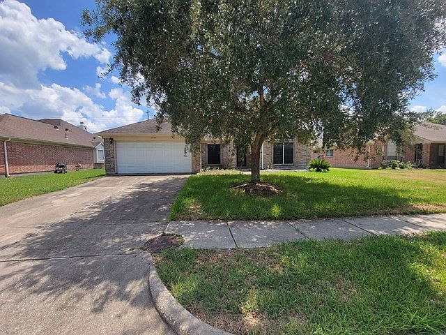 1st image of 3902 Oak Dale Dr