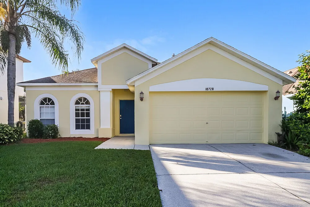 4 bed, 2.0 bath, 1848 sqft, $2,565 — Photo 1