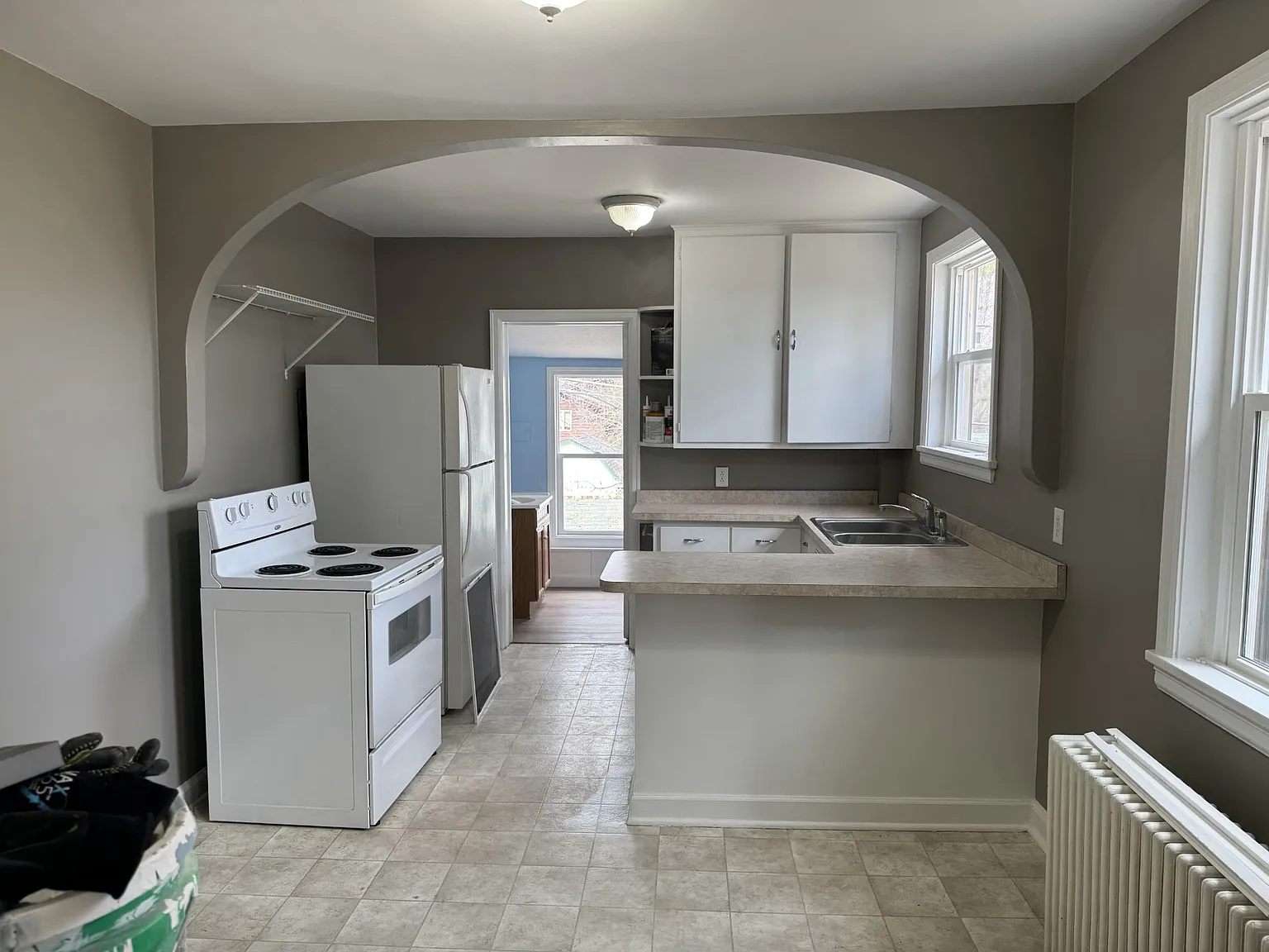 1 bed, 700 sqft, $1,050 — Photo 2