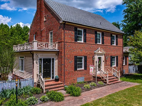 232 Irvington Rd, Kilmarnock, VA 22482