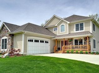 2300 S Hollow Cir, Slinger, WI 53086