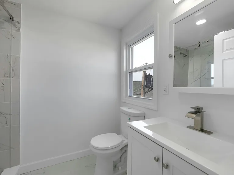 380 Grand Ave — Photo 17