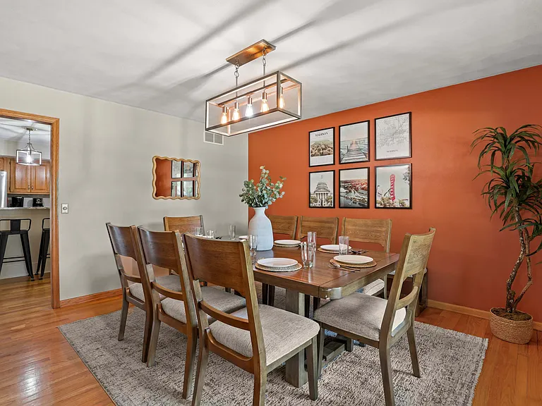 1872 Barrington Dr — Photo 33