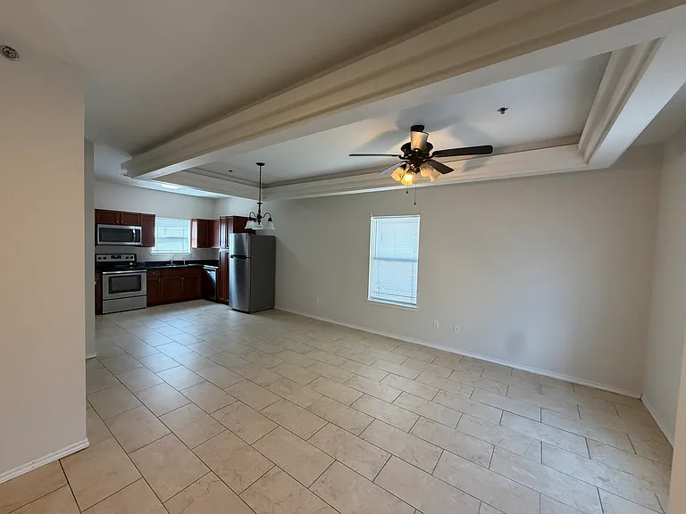 308 W McIntyre St #4 — Photo 4