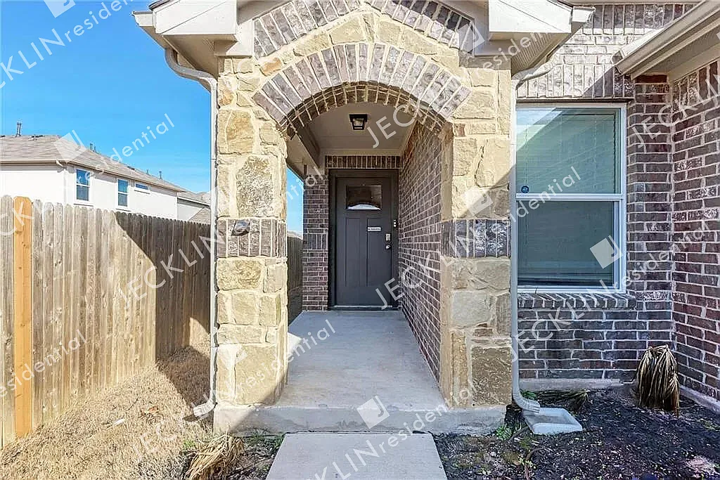 105 Kleberg Ct — Photo 2