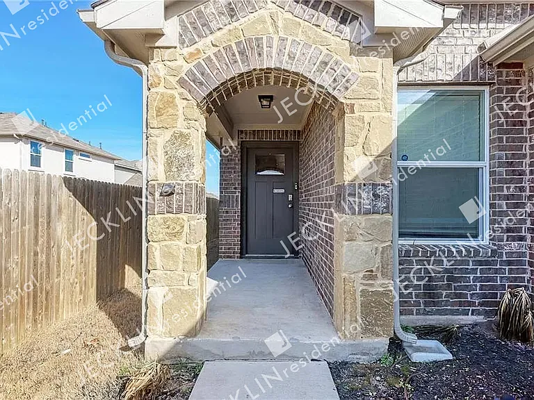 105 Kleberg Ct — Photo 2