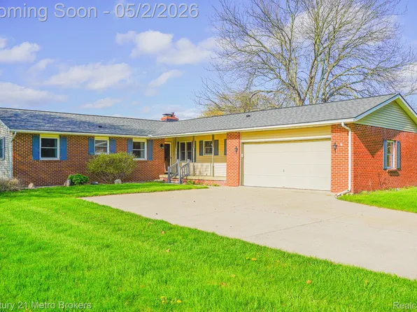 5164 Pinecone Dr, Lapeer, MI 48446