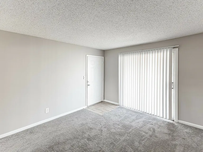 Mirabeau Apartments — Photo 20