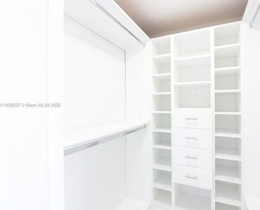 3rd image of 495 Brickell Ave APT 4005