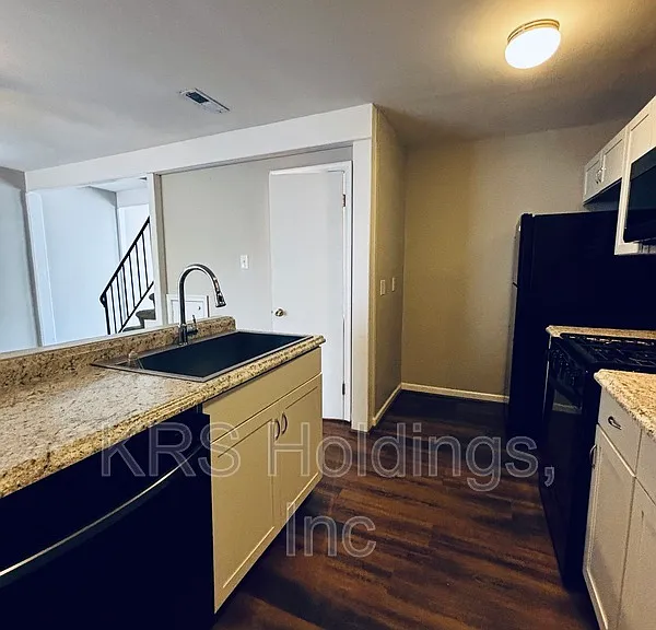 817 Pleasant St — Photo 11