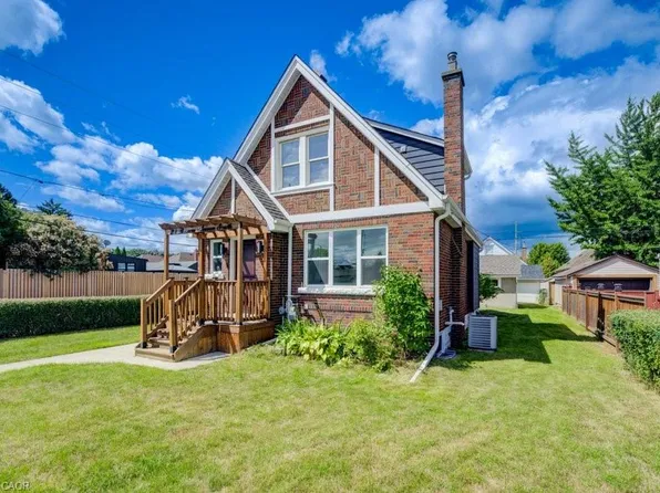 28 Barons Ave S, Hamilton, ON L8K 2X9