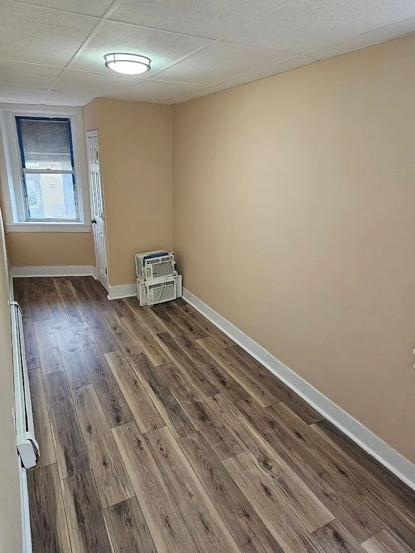 Newly Renovated - 3BR in Manville — Photo 3