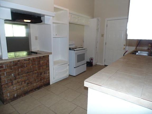 2nd image of 3657 Coolidge St