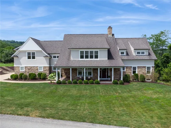 1153 Lauralynn Dr, Latrobe, PA 15650