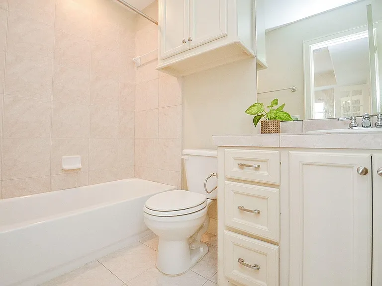 222 Knox St #F — Photo 9