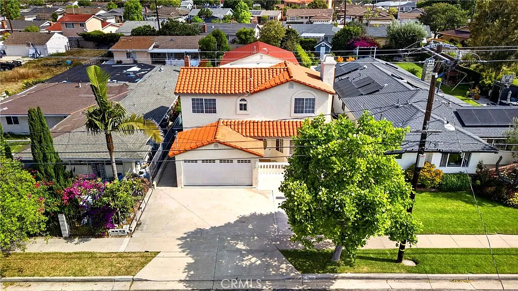 9 bed, 3690 sqft, $9,500 — Photo 2