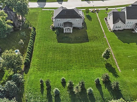 3rd image of 1401 Briarwood Ln