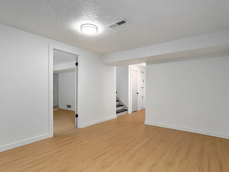 2023 E Battlefield Rd — Photo 14