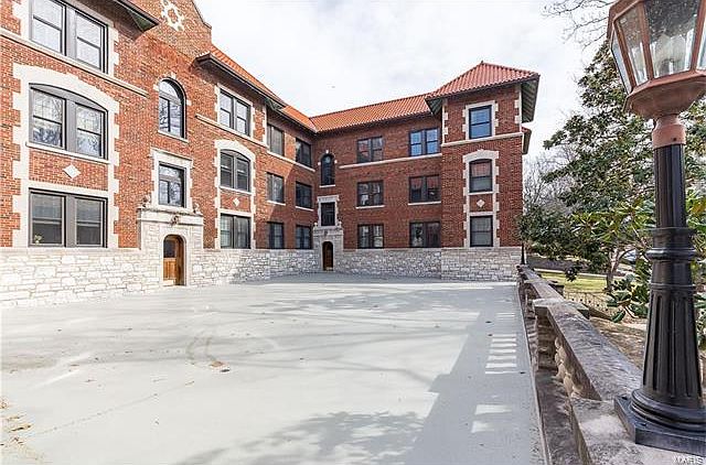 1st image of 7515 Buckingham Dr APT 3S