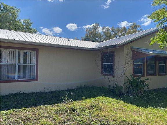 3rd image of 4014 N Edgewater CIR