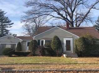 86 Lakevilla Ave, Springfield, MA 01109