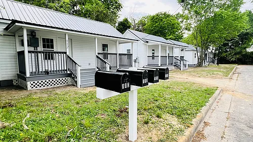 110 E Dewey St Photo 1