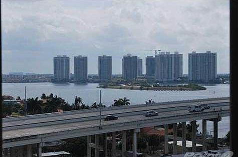 4th image of 19380 Collins Ave APT 1117