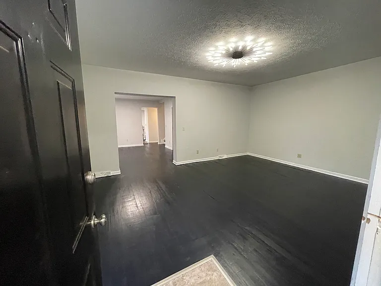 3240 W 127th St — Photo 3