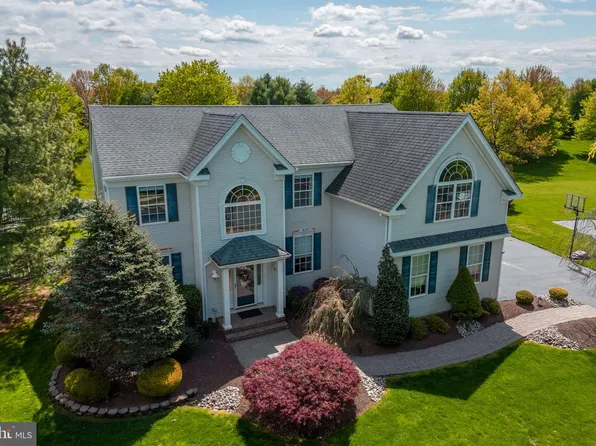 58 Heritage Dr, Allentown, NJ 08501
